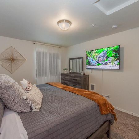 Appartamento Modern And Stylish King Bed Wifi Free Parking Spokane Valley Esterno foto