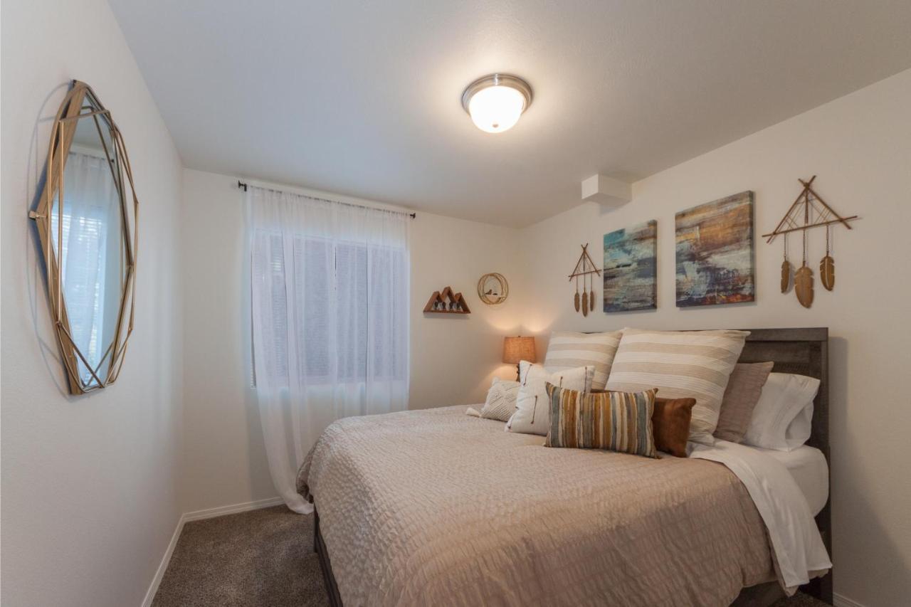 Appartamento Modern And Stylish King Bed Wifi Free Parking Spokane Valley Esterno foto