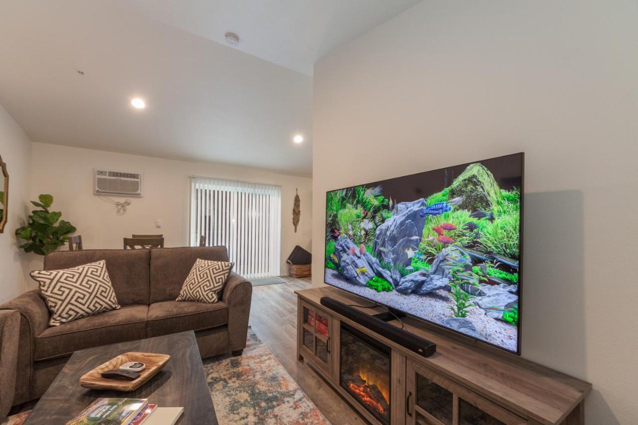 Appartamento Modern And Stylish King Bed Wifi Free Parking Spokane Valley Esterno foto