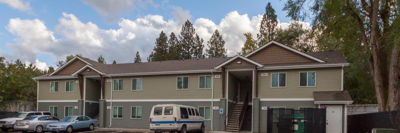Appartamento Modern And Stylish King Bed Wifi Free Parking Spokane Valley Esterno foto